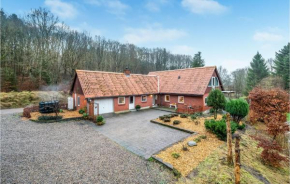 Cozy Home In Silkeborg With Kitchen